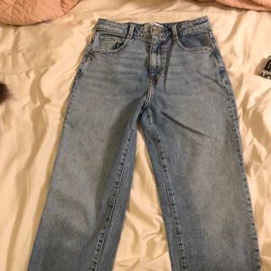 SOLD!!Zara brand blue jeans, rinse faded wash, size 4, L:37”, very soft